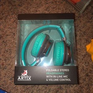 Foldable headphones with Speaker and mic